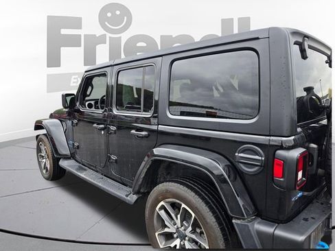 Used 2024 Jeep Wrangler Unlimited w/ Convenience Group AWD/4WD image 7