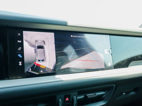 Certified 2025 Porsche Cayenne AWD/4WD image 19