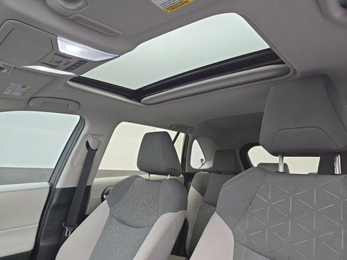 Used 2021 Toyota RAV4 XLE w/ Convenience Package AWD/4WD image 28
