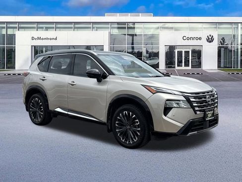 Used 2024 Nissan Rogue Platinum FWD image 3