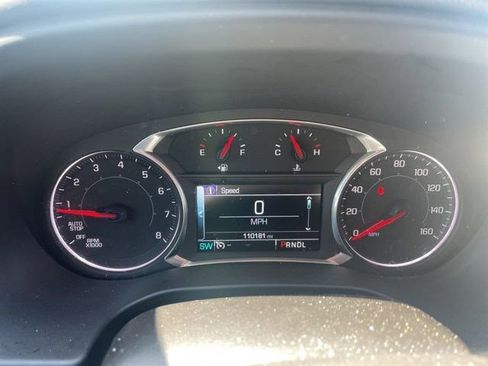 Used 2017 GMC Acadia SLE w/ Driver Alert Package I FWD image 4
