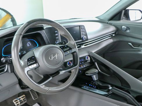 Used 2025 Hyundai Elantra Sport FWD image 22