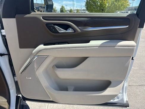 Used 2023 GMC Yukon XL Denali AWD/4WD image 18