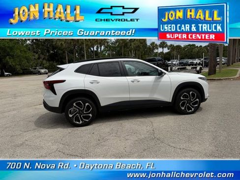 Used 2024 Chevrolet Trax RS w/ Sunroof Package FWD image 13