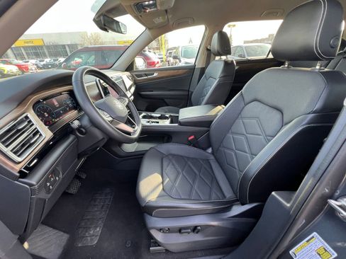 Used 2024 Volkswagen Atlas SE image 29