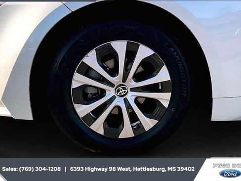 Used 2022 Toyota Corolla LE image 7