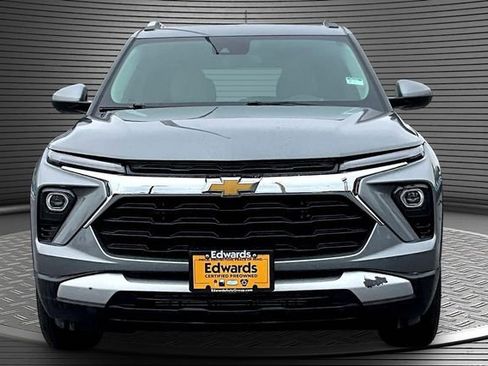 Used 2025 Chevrolet TrailBlazer LT FWD image 2