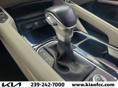 Certified 2025 Kia Telluride EX w/ EX Captain's Chair Package FWD image 31