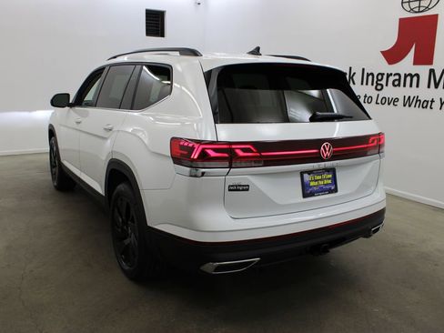 New 2026 Volkswagen Atlas SE FWD image 3