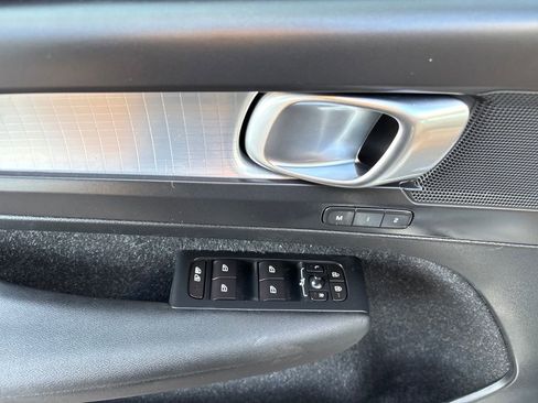 Used 2019 Volvo XC40 T5 Momentum image 15