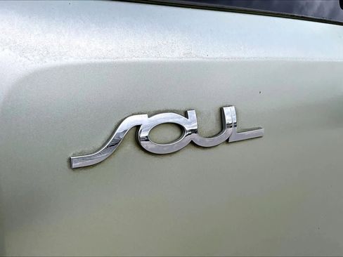 Used 2013 Kia Soul FWD image 10