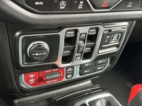 Used 2024 Jeep Wrangler Rubicon image 17