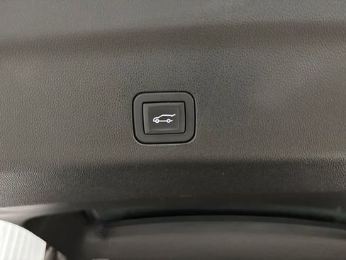 Used 2024 GMC Yukon Denali Ultimate AWD/4WD image 11