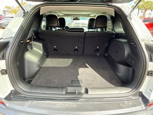 Used 2019 Jeep Cherokee Latitude Plus image 30