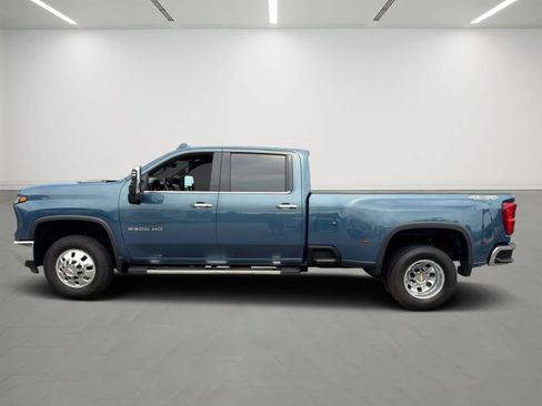 Used 2025 Chevrolet Silverado 3500 LTZ w/ LTZ Convenience Package AWD/4WD image 2