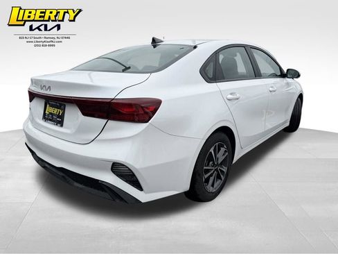 Used 2024 Kia Forte LXS FWD image 7