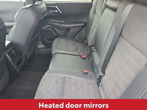 Used 2024 Mitsubishi Outlander SE image 17