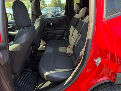Used 2022 Jeep Renegade Latitude w/ Sun/Sound Group AWD/4WD image 16