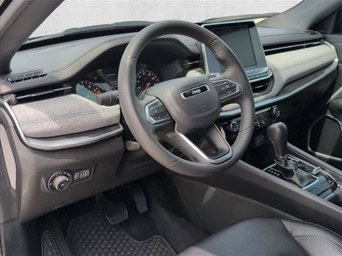 Used 2025 Jeep Compass Latitude AWD/4WD image 13