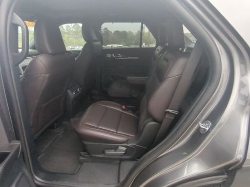 Used 2025 Ford Explorer Platinum image 12