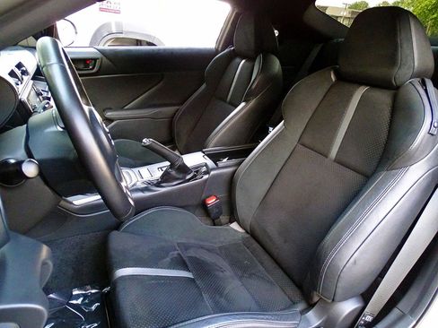 Used 2025 Toyota GR86 Premium w/ Performance Package RWD image 19