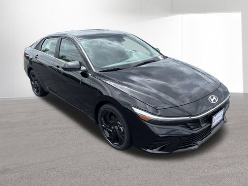 New 2026 Hyundai Elantra SEL Sport Premium FWD image 2