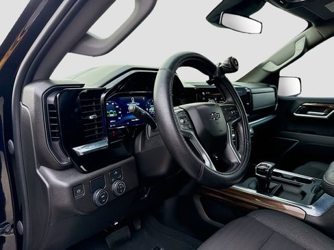 Used 2023 Chevrolet Silverado 1500 RST image 7