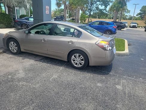 Used 2012 Nissan Altima 2.5 S w/ Special Edition Pkg FWD image 4