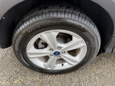 Used 2016 Ford Escape SE w/ Equipment Group 201A FWD image 8