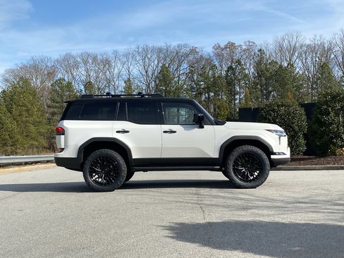 Used 2024 Lexus GX 550 image 5