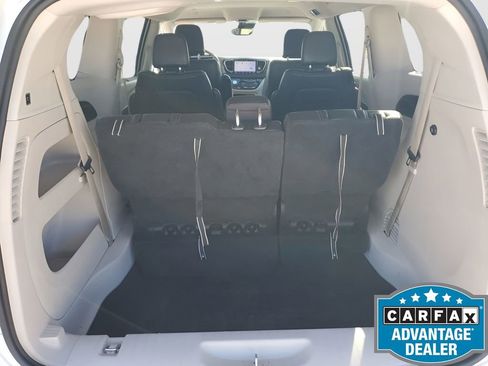 Used 2022 Chrysler Pacifica Touring-L image 25