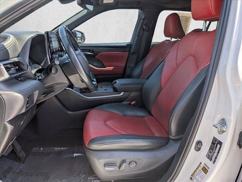 Used 2021 Toyota Highlander XSE FWD image 16