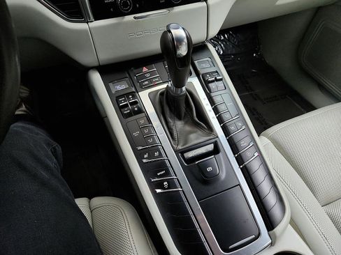 Used 2016 Porsche Macan S image 17