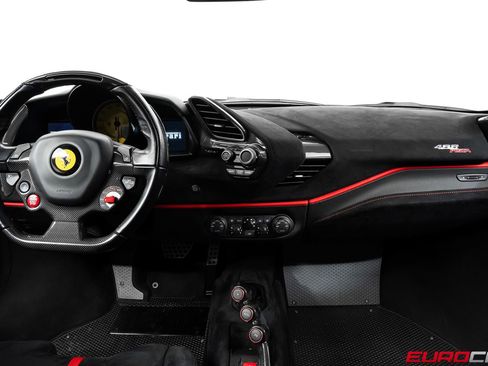 Used 2020 Ferrari 488 Pista *HUGE CARBON INTERIOR OPTIONS image 29