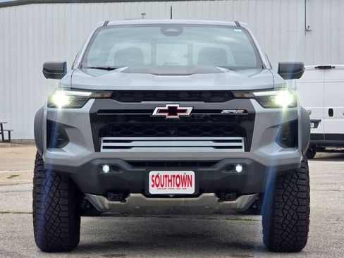 Used 2024 Chevrolet Colorado ZR2 w/ Technology Package AWD/4WD image 2