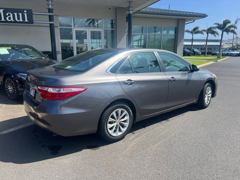 Used 2017 Toyota Camry LE image 3