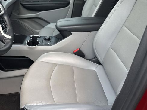 Used 2023 GMC Terrain SLT AWD/4WD image 13