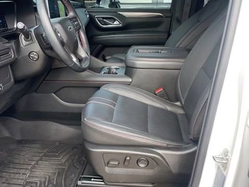 Used 2024 Chevrolet Suburban RST w/ Luxury Package image 5