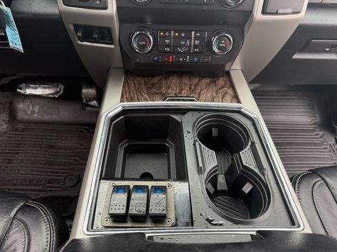 Used 2019 Ford F250 Lariat w/ Chrome Package image 26