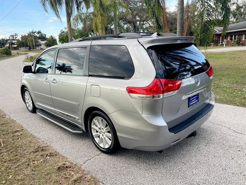 Used 2013 Toyota Sienna Limited image 21