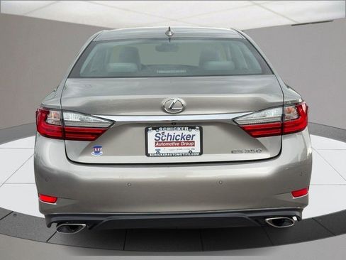 Used 2017 Lexus ES 350 w/ Luxury Package FWD image 4