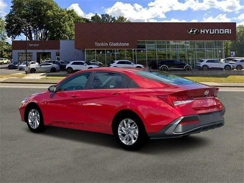 Used 2026 Hyundai Elantra Hybrid FWD image 4