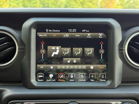 Used 2019 Jeep Wrangler Unlimited Sahara AWD/4WD image 15