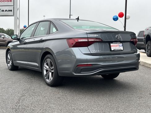 Used 2024 Volkswagen Jetta SE FWD image 6