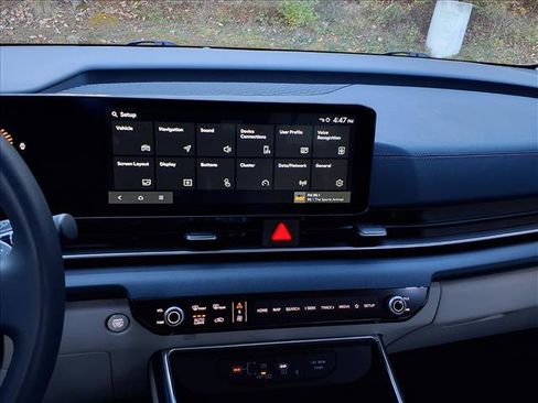 Used 2025 Kia Carnival EX image 16