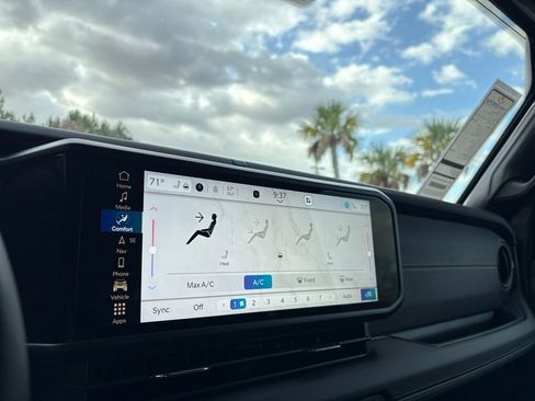 Used 2025 Jeep Wrangler Unlimited Rubicon 392 image 27