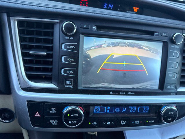 Used 2017 Toyota Highlander Limited AWD/4WD image 12
