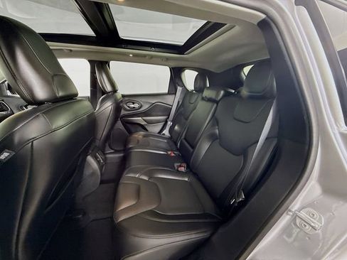 Used 2021 Jeep Cherokee Limited image 24