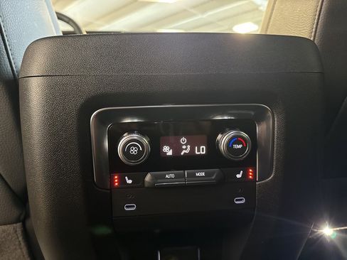 Used 2025 GMC Yukon XL Denali image 26