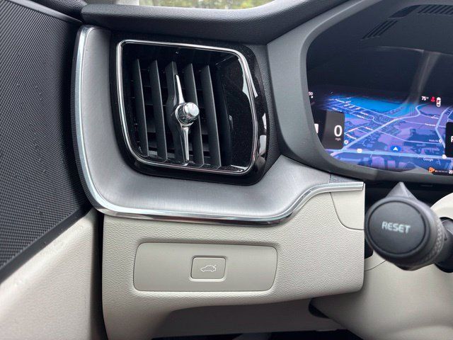 Used 2024 Volvo XC60 B5 Core w/ Climate Package AWD/4WD image 25